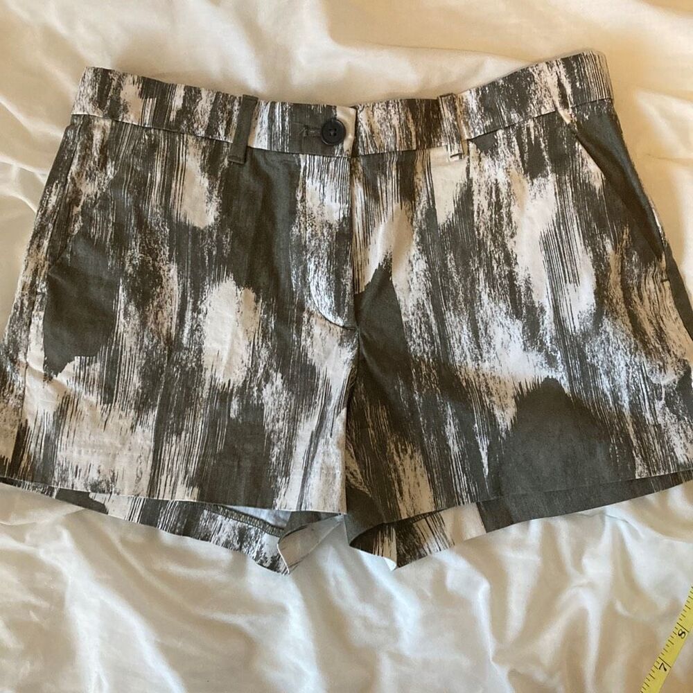 Khakis by Gap‎ shorts size 0 (E8)